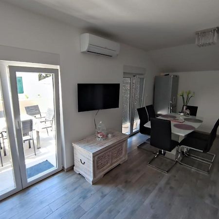 Apartmani Vuckovic Vodice Esterno foto