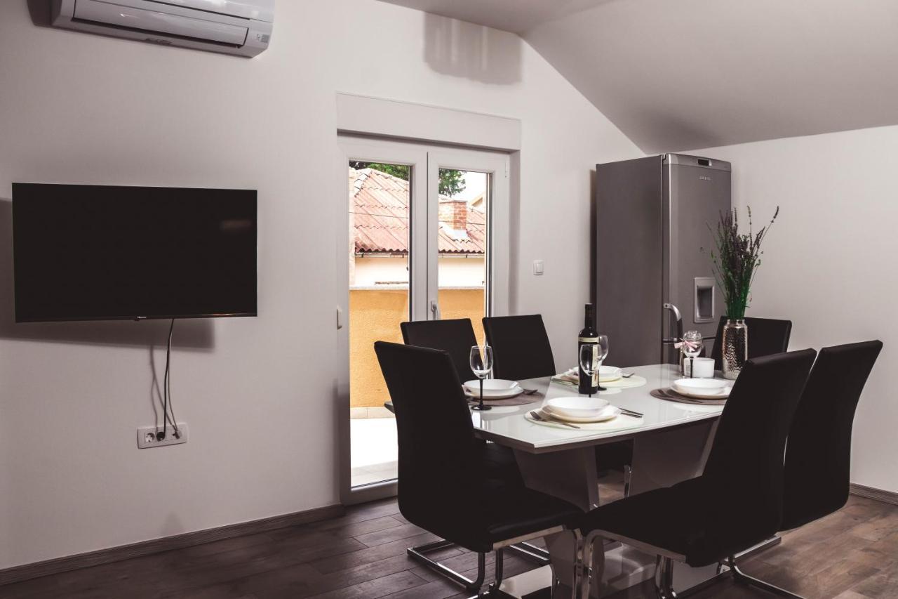 Apartmani Vuckovic Vodice Esterno foto