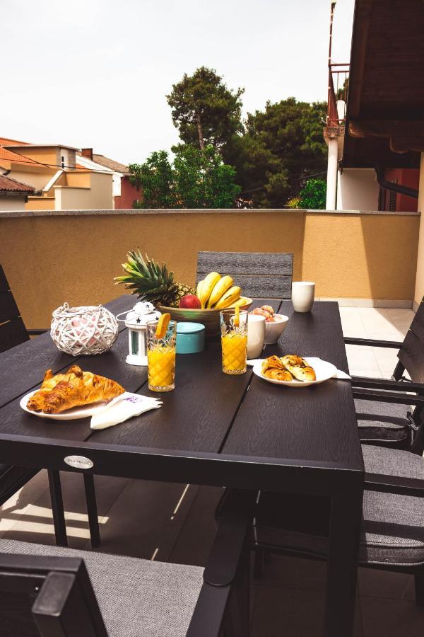 Apartmani Vuckovic Vodice Esterno foto