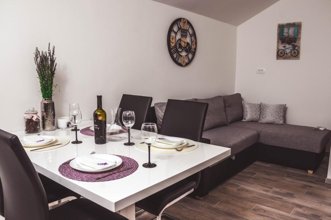 Apartmani Vuckovic Vodice Esterno foto