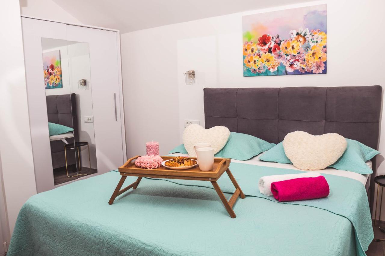 Apartmani Vuckovic Vodice Esterno foto