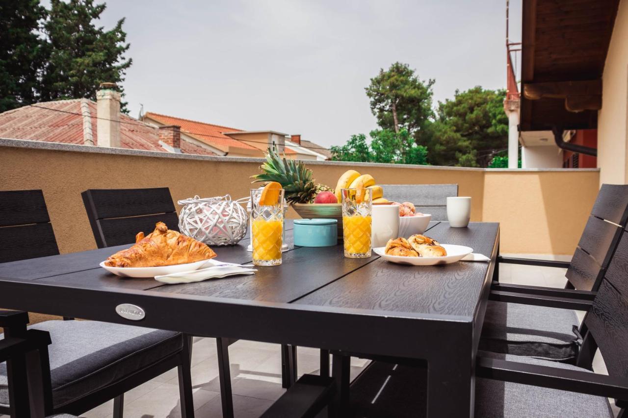 Apartmani Vuckovic Vodice Esterno foto