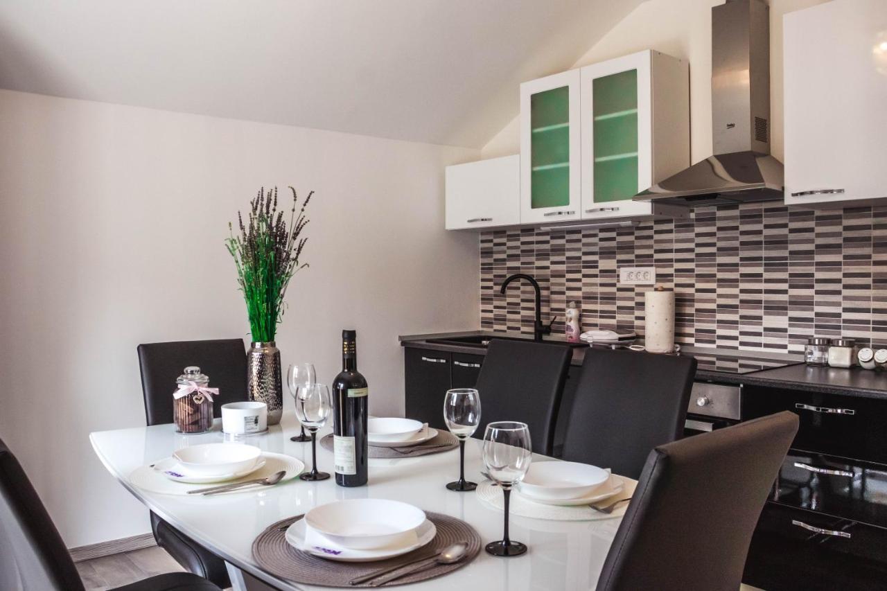 Apartmani Vuckovic Vodice Esterno foto