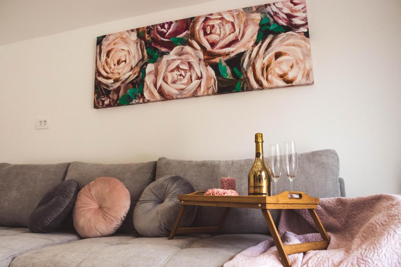Apartmani Vuckovic Vodice Esterno foto