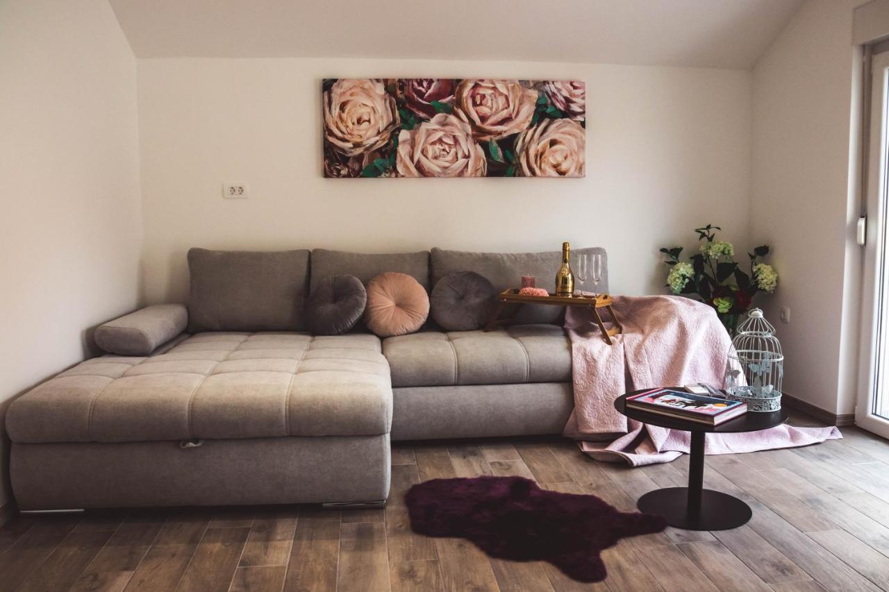Apartmani Vuckovic Vodice Esterno foto