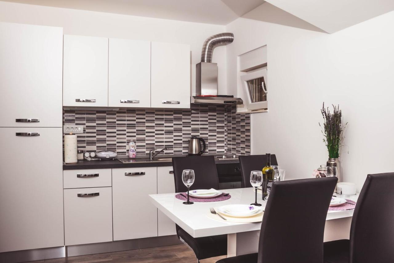 Apartmani Vuckovic Vodice Esterno foto