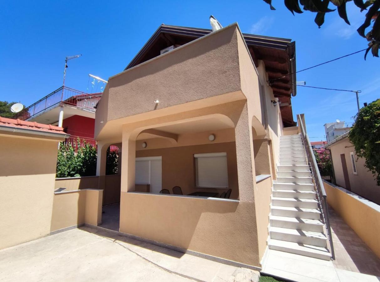 Apartmani Vuckovic Vodice Esterno foto
